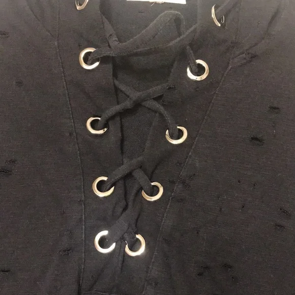 Hot and delicious black distressed shirt - Picture 2 of 9